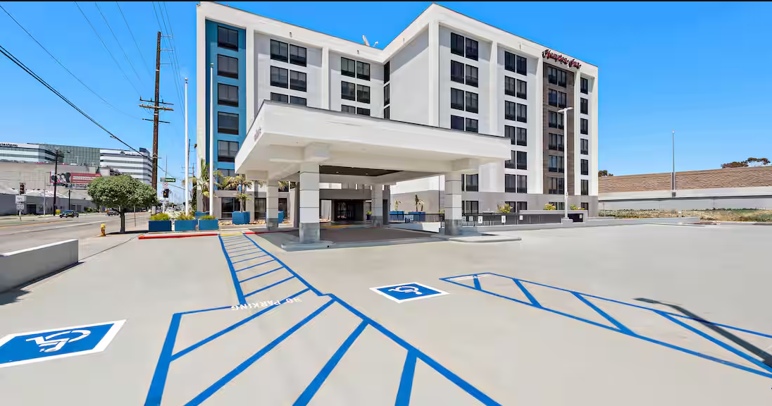 Hampton Inn facade